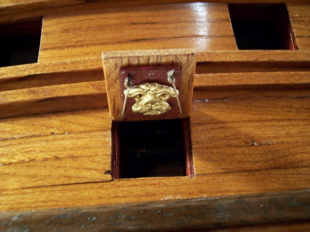 GUN PORT LID